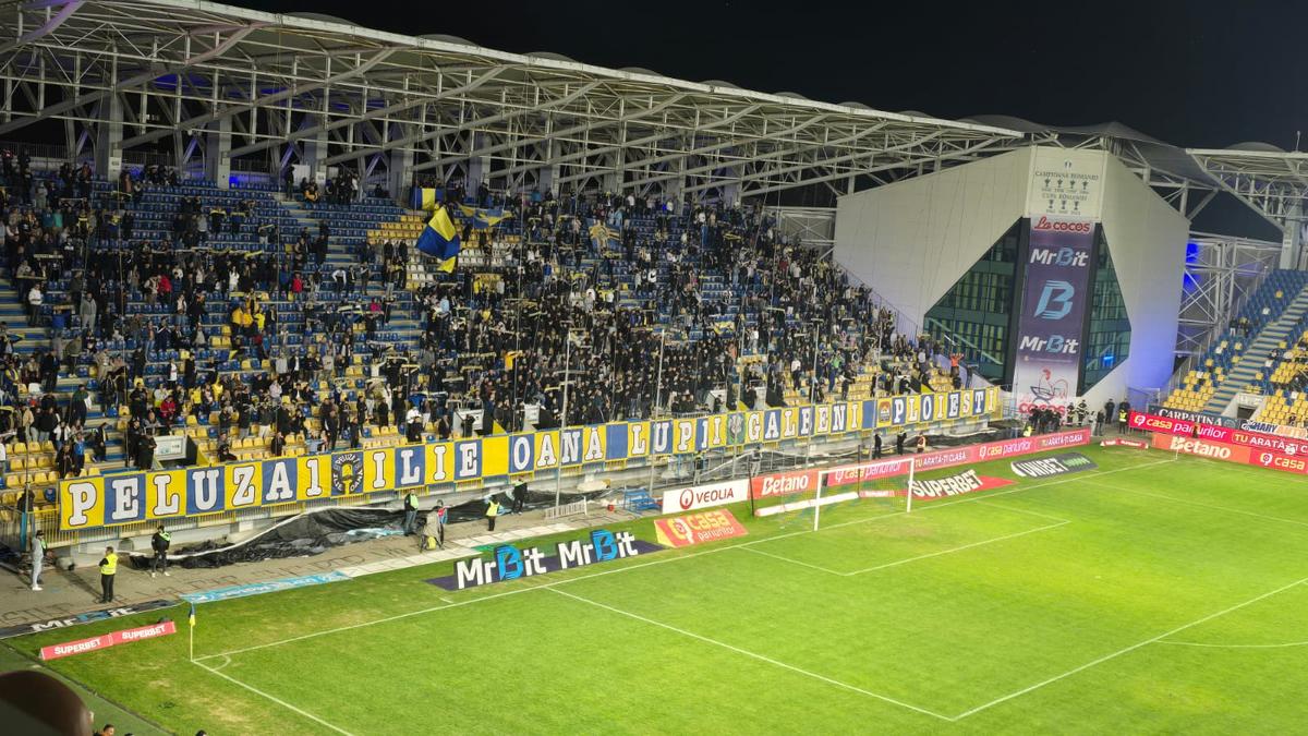 SHOW în startul partidei dintre Petrolul și Rapid » „Lupii”, coregrafie cu tentă rasistă + inspirație din „Războiul Stelelor”