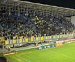 Scenografiile din startul partidei dintre Petrolul și Rapid