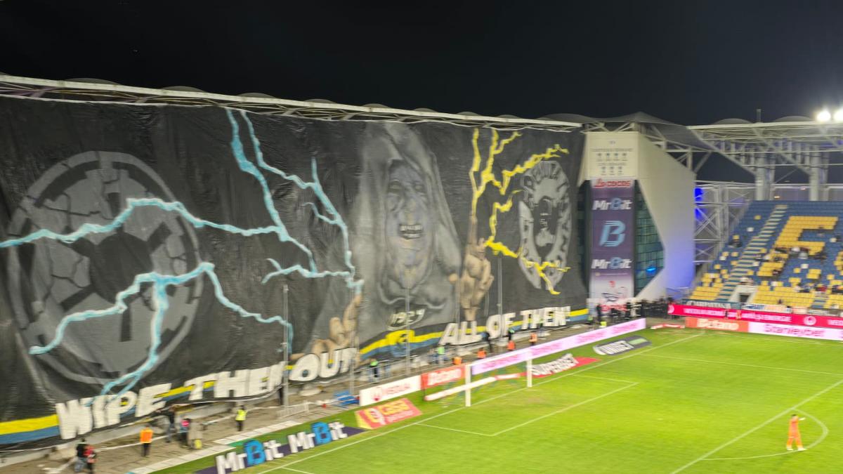 SHOW în startul partidei dintre Petrolul și Rapid » „Lupii”, coregrafie cu tentă rasistă + inspirație din „Războiul Stelelor”