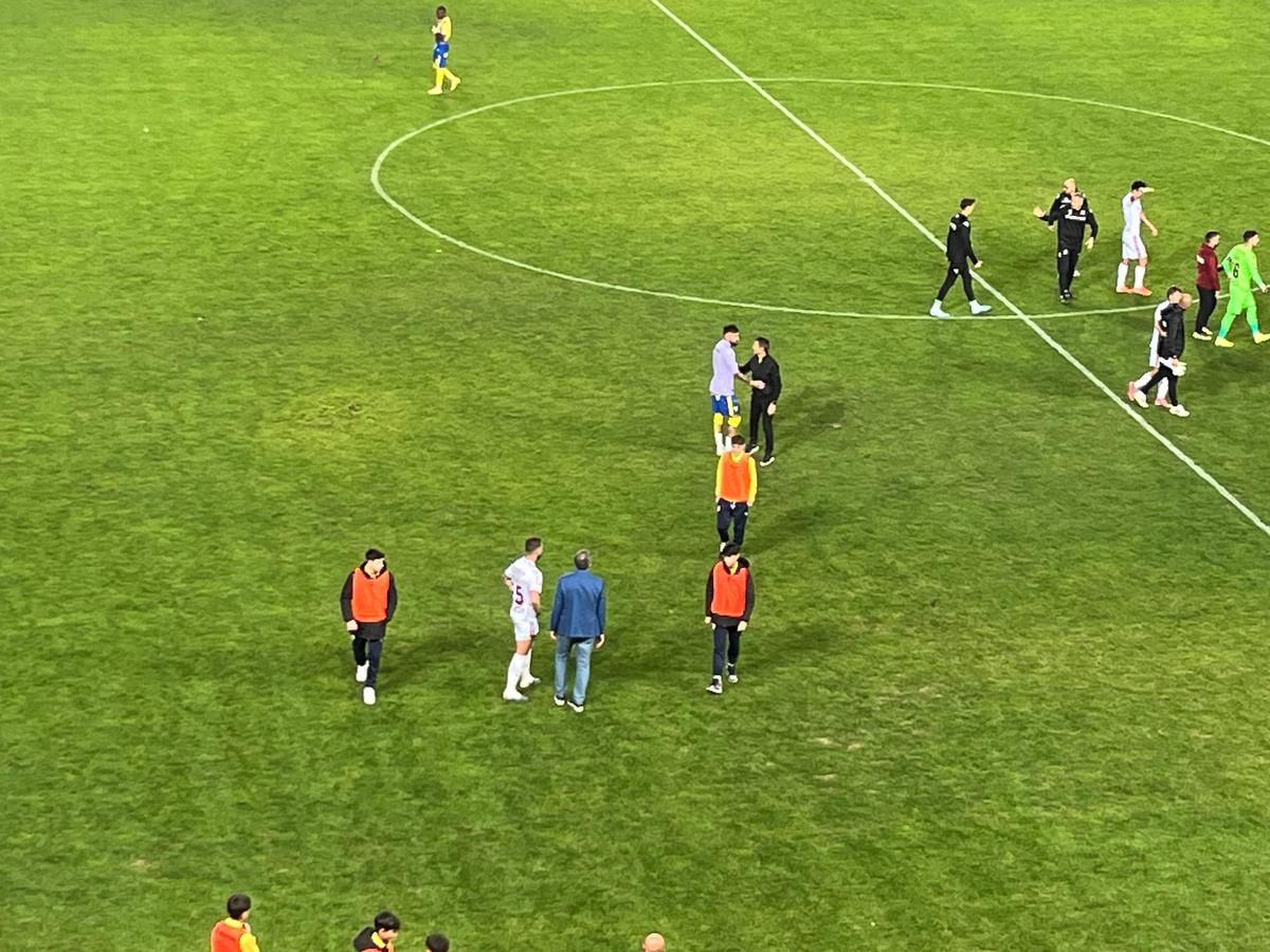 Alex Dobre, aclamat de galeria Rapidului, după victoria cu Petrolul