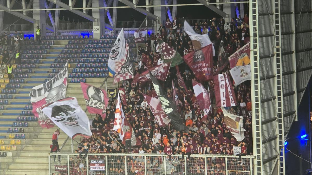 Scenografiile din startul partidei dintre Petrolul și Rapid