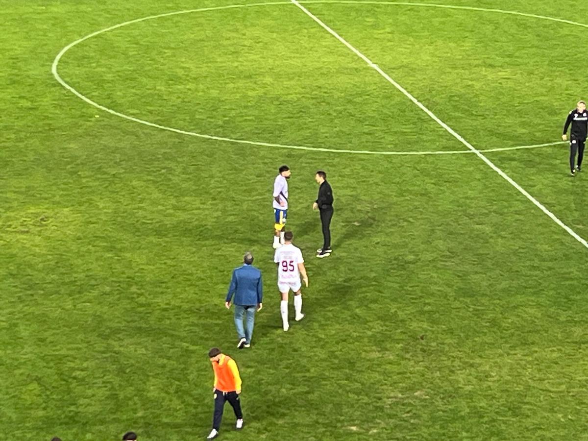 Alex Dobre, aclamat de galeria Rapidului, după victoria cu Petrolul