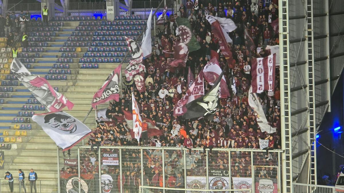 SHOW în startul partidei dintre Petrolul și Rapid » „Lupii”, coregrafie cu tentă rasistă + inspirație din „Războiul Stelelor”