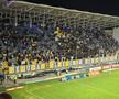 Scenografiile din startul partidei dintre Petrolul și Rapid