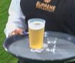 Bere la pauza de hidratare în meciul legendelor de la Werder Bremen și Real Madrid