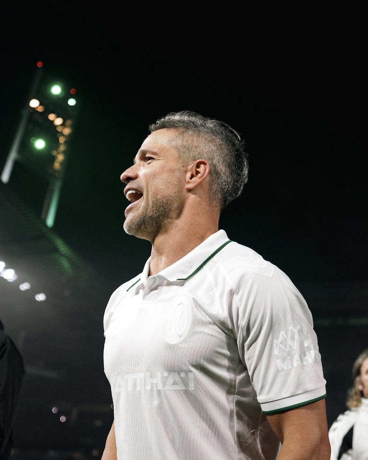 Bere la pauza de hidratare în meciul legendelor de la Werder Bremen și Real Madrid