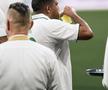 Pauză de hidratare cu bere și shoturi la meciul cu 7 goluri al legendelor de la Werder și Real Madrid