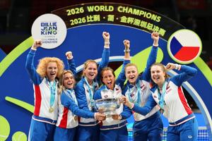 Finalistele de la Wimbledon au adus Cehiei al 12-lea trofeu în Billie Jean King Cup: „Ceva cu totul special, era un vis să ridic trofeul”