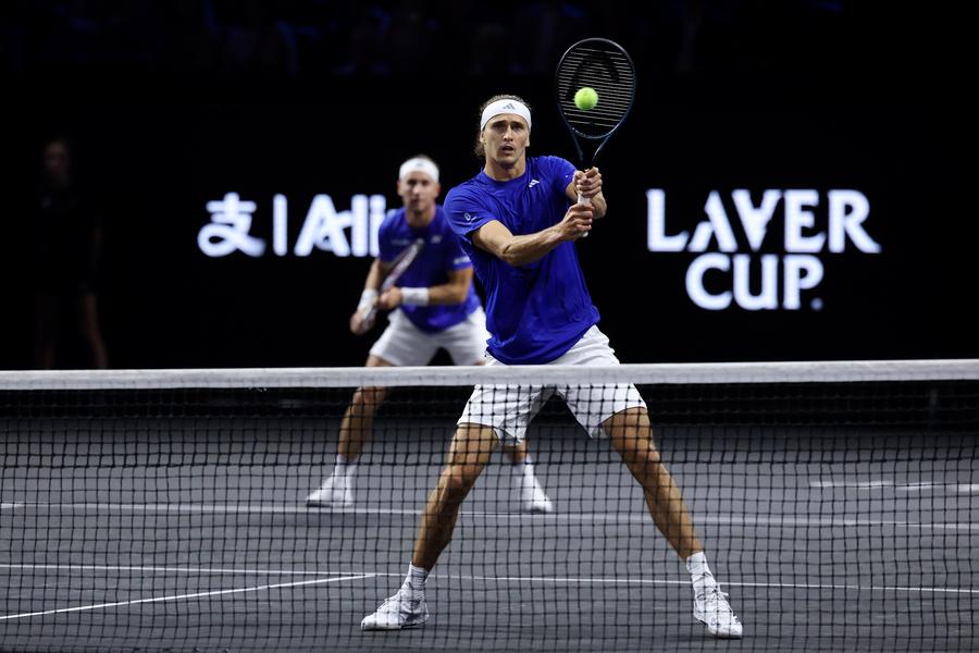 Alexande Zverev și Casper Ruud în itmpul meciului de dublu FOTO Guliver/GettyImages Echipa Europei conduce și după a doua zi la Laver Cup » Duminică se decide totul