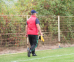 Fotbal „pe viață și pe moarte” la Bănești: „Dacă nu dai gol azi, inaugurezi groapa din seara asta!”