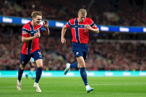 Martin Odegaard (stânga) și Erling Haaland (dreapta), la naționala Norvegiei / Foto: Imago Images
