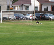 Fotbal „pe viață și pe moarte” la Bănești: „Dacă nu dai gol azi, inaugurezi groapa din seara asta!”