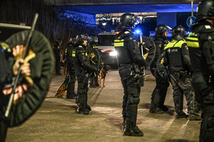 70 de suporteri implicați în confruntări violente înainte de meci: nu au mai ajuns pe stadion