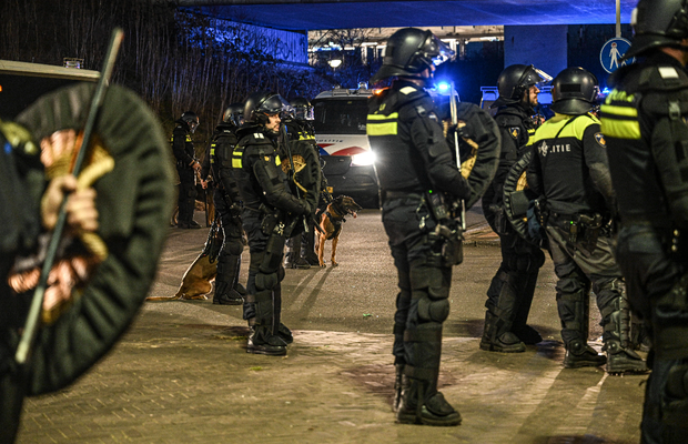 70 de suporteri implicați în confruntări violente înainte de meci: nu au mai ajuns pe stadion