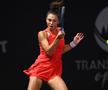 Înfruntarea nevăzută dintre Simona Halep și Emma Răducanu » Miza: „The Queen of Hearts”