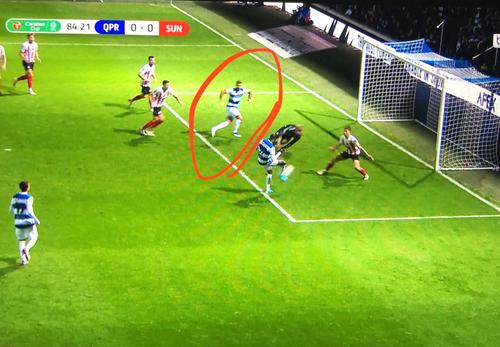 O gafă majoră de arbitraj a costat-o pe QPR eliminarea în optimile Cupei Ligii Angliei.