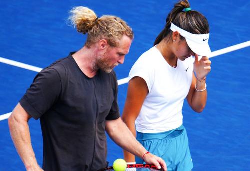 Emma Răducanu, alături de Dmitry Tursunov // foto: Imago Images