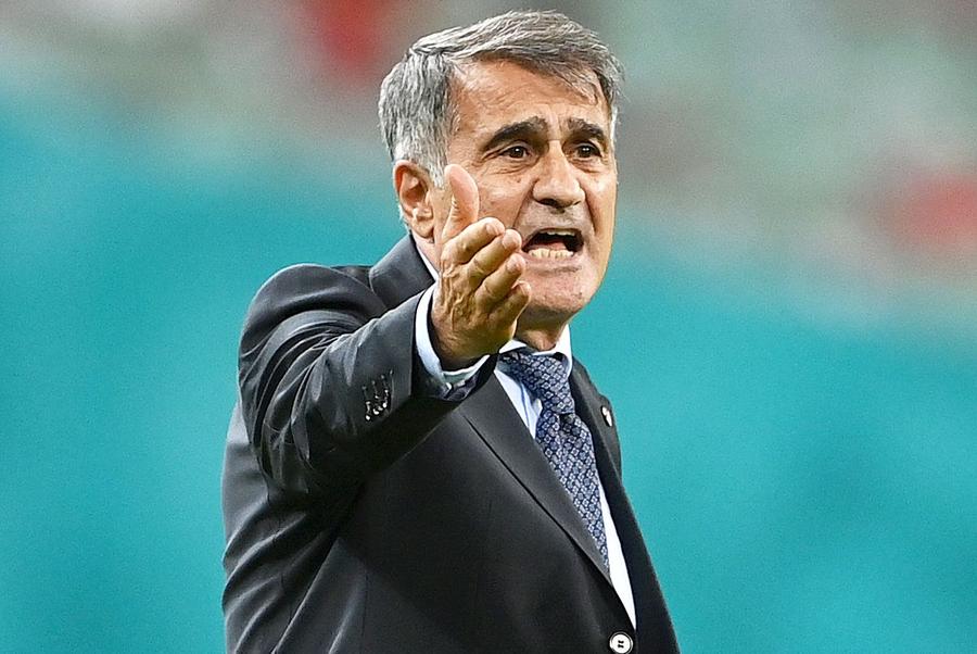 Senol Gunes, antrenorul lui Trabzonspor // foto: Guliver/gettyimages Mircea Lucescu a pus mâna pe telefon și l-a sunat pe antrenorul unui internațional român: „Talentat, dar dezorganizat”