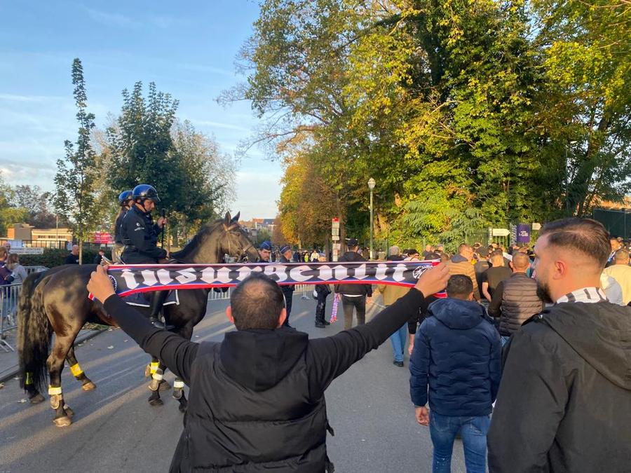 Cu Diaspora la atac » Atmosfera făcută de fanii FCSB în Belgia + Nu au uitat de războiul cu CSA Steaua
