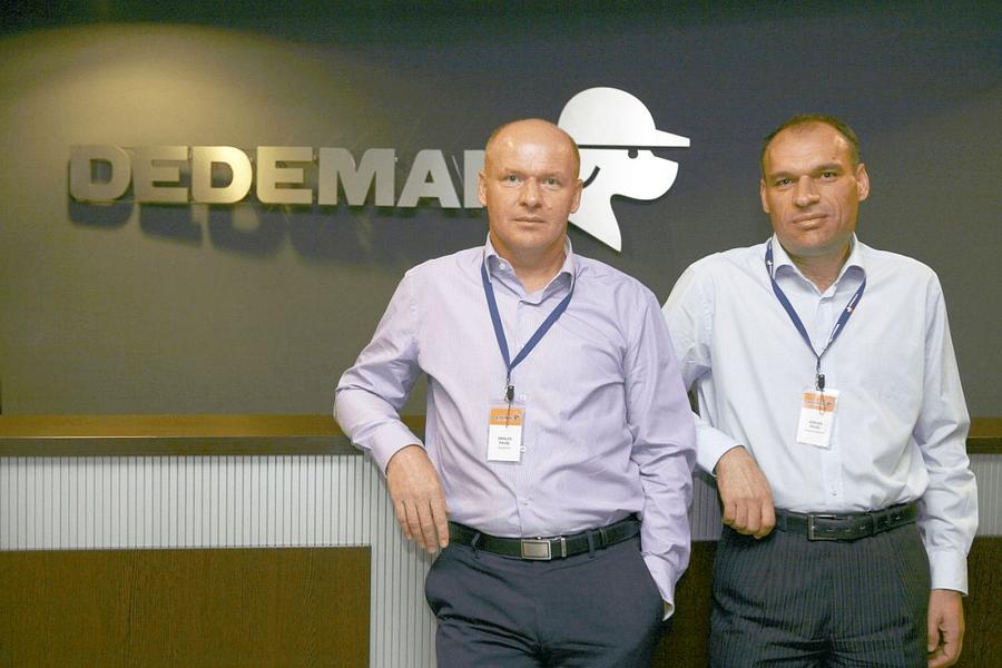 Dragoș (stânga) și Adrian Pavăl, fondatorii Dedeman Sponsorul echipei din România cumpără lanțul Carrefour: 823 de milioane de euro