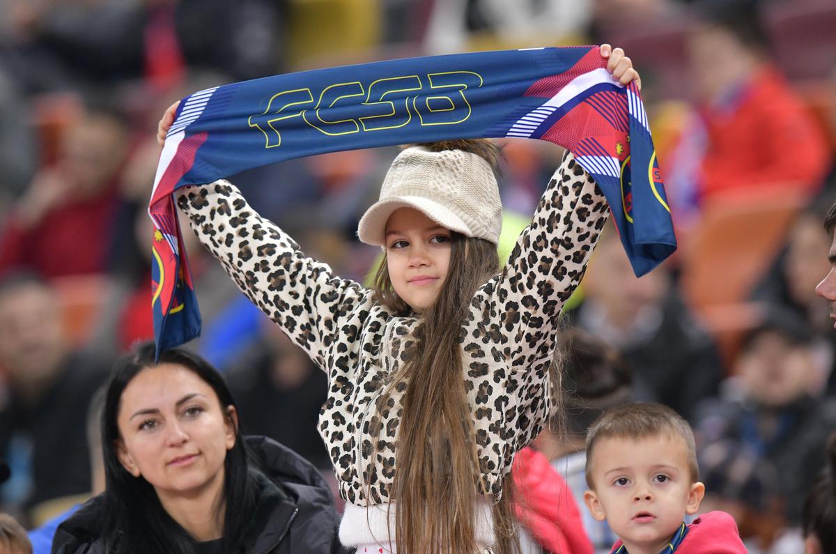 Benjamin Siegrist, deranjat de materialele pirotehnice aruncate de suporterii FCSB-ului în teren: „Nu vrem să fie cineva rănit”