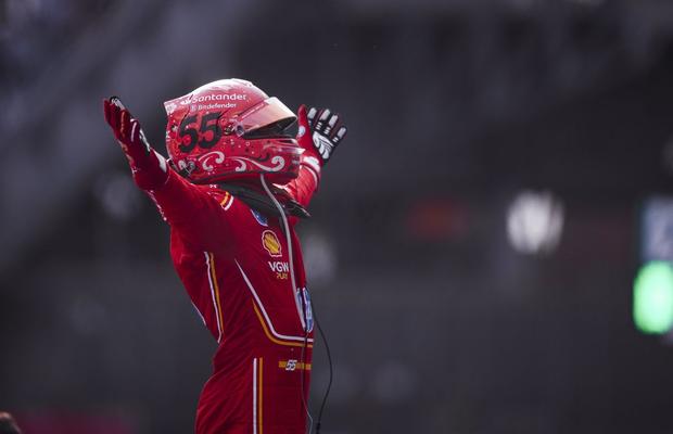 Carlos Sainz câștigă o cursă DRAMATICĂ în Mexic » Verstappen, dublă penalizare! Lando se apropie de olandez