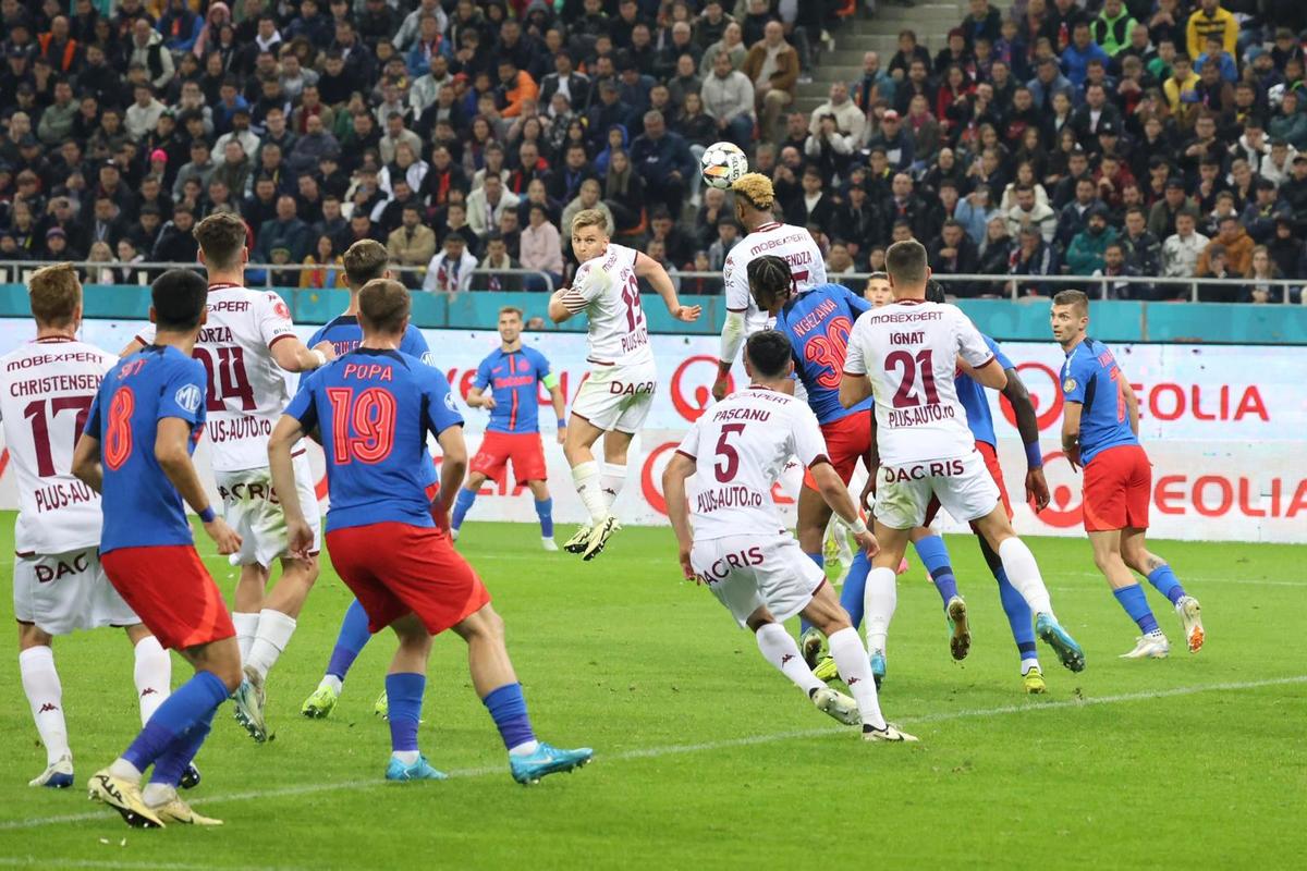 Benjamin Siegrist, deranjat de materialele pirotehnice aruncate de suporterii FCSB-ului în teren: „Nu vrem să fie cineva rănit”