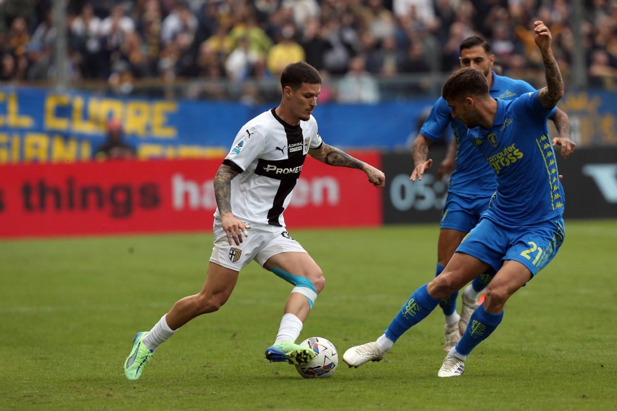 Dennis Man, „corijent” în Parma - Empoli! Italienii nu l-au menajat, după ce a fost schimbat la pauză: „O fantomă”
