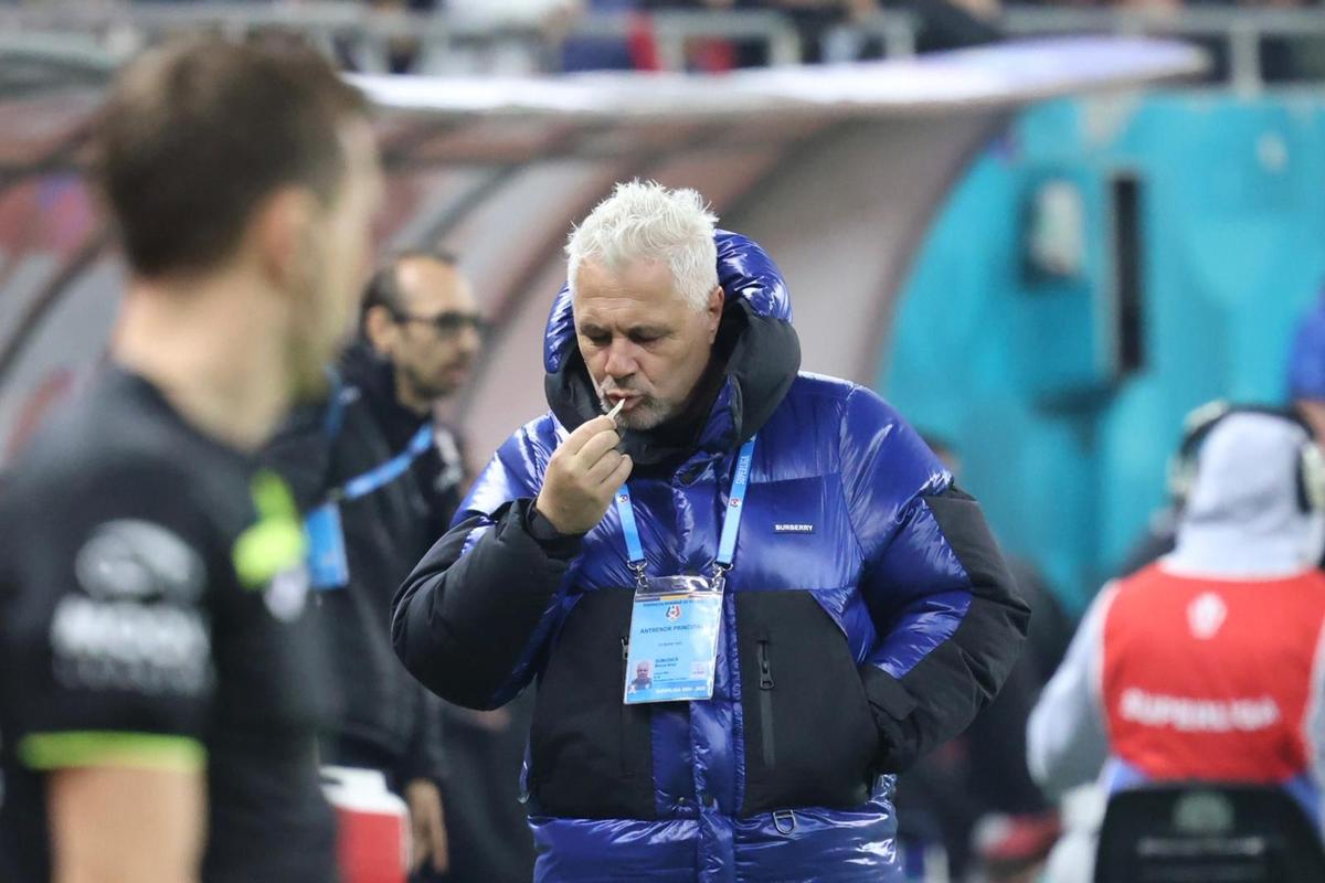 Marius Șumudică, gesturi obscene în FCSB - Rapid