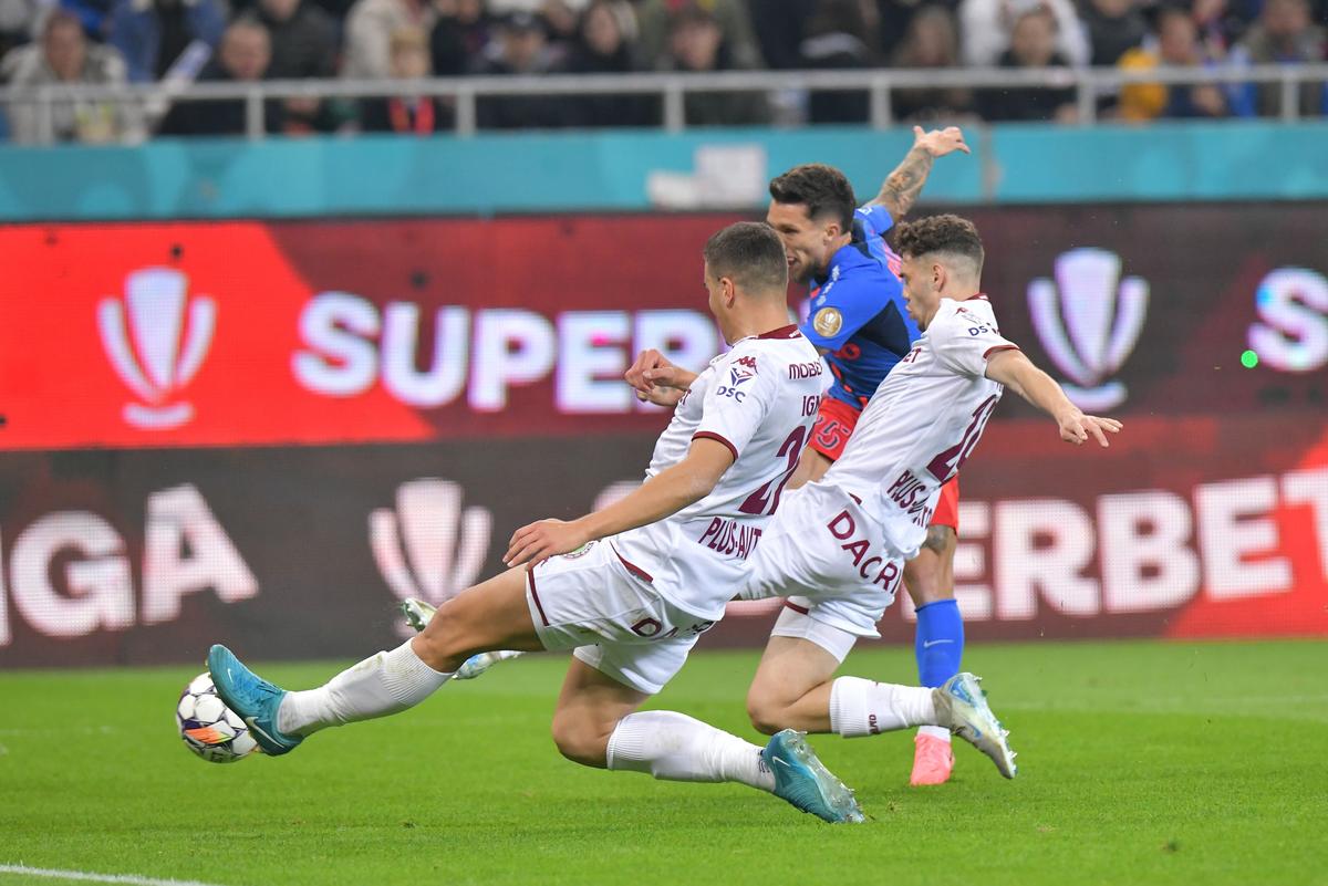 Benjamin Siegrist, deranjat de materialele pirotehnice aruncate de suporterii FCSB-ului în teren: „Nu vrem să fie cineva rănit”
