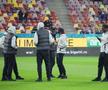 FCSB - Rapid » Primele imagini cu roș-albaștrii de la firul ierbii