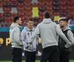 FCSB - Rapid » Primele imagini cu roș-albaștrii de la firul ierbii