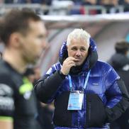 Marius Șumudică, gesturi obscene în FCSB - Rapid, foto: Ionuț Iordache