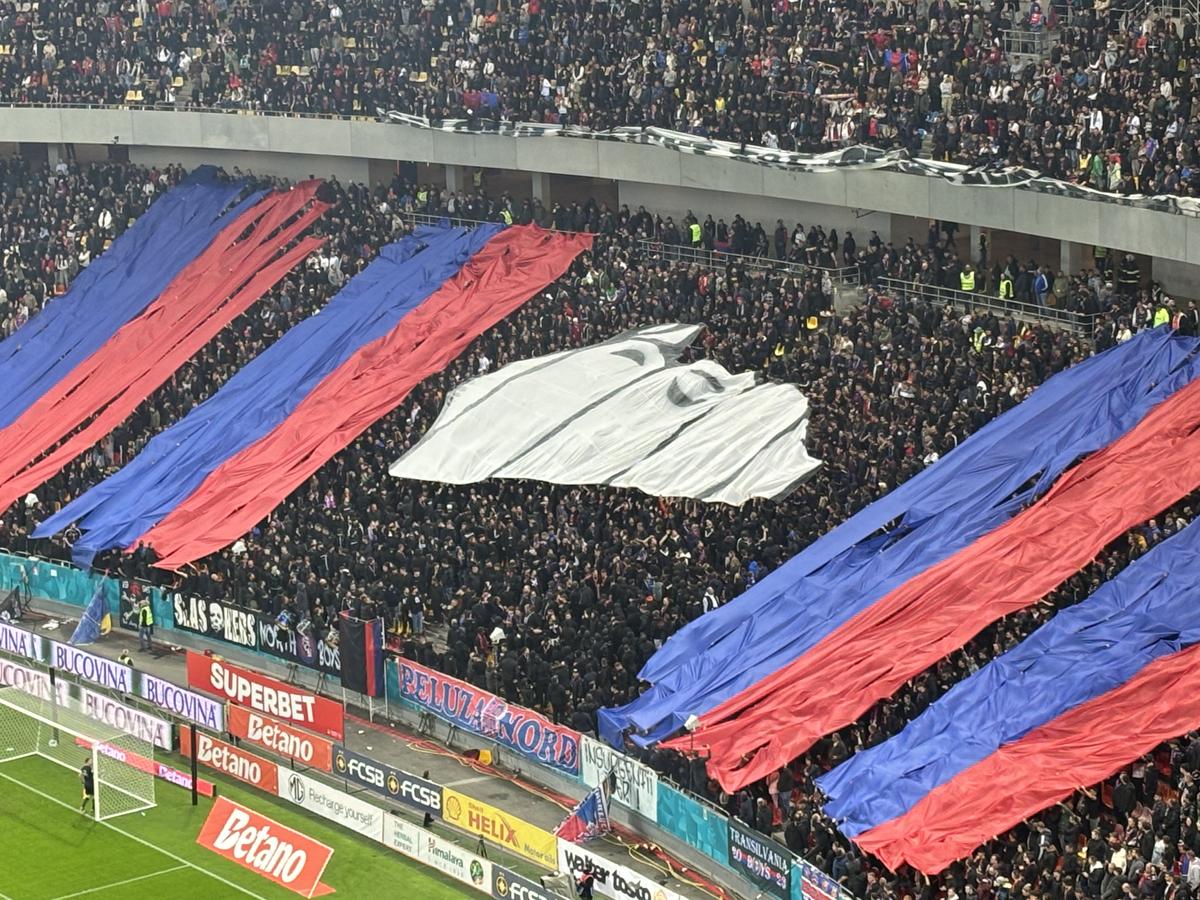 Scenografia vulgară afișată de Peluza Nord și răspunsul ironic al rapidiștilor » Cum a arătat duelul peluzelor la FCSB - Rapid