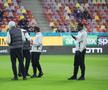 FCSB - Rapid » Primele imagini cu roș-albaștrii de la firul ierbii