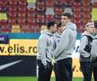 FCSB - Rapid » Primele imagini cu roș-albaștrii de la firul ierbii