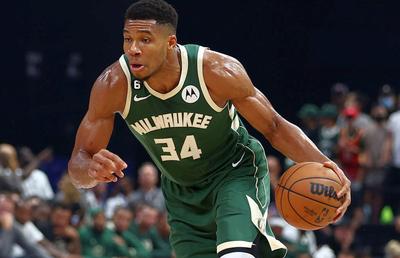 Performanță istorică: Giannis Antetokounmpo a devenit primul jucător din NBA care a reușit asta!