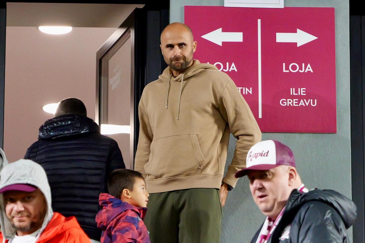 Marius Copil, în tribune la Rapid - Unirea Slobozia / Foto: Andrei Furnigă GSP
