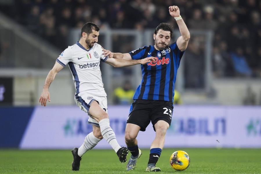 Acum om important în trupa lui Chivu la Inter, Henrikh Mkhitaryan (stânga) a fost coleg trei sezoane cu Răzvan Raț la Șahtior (2010-2013) / Foto: Imago Images Chivu rezolvă deja primele mutări pentru sezonul viitor