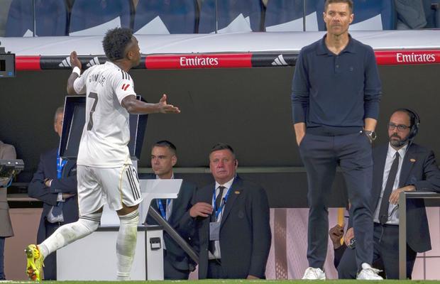 Vinicius a amenințat în drum spre vestiare: „Plec!” » L-a înjurat pe Xabi Alonso!