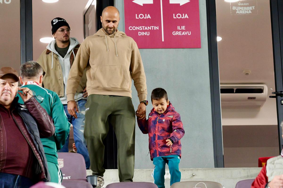 Marius Copil, în tribune la Rapid - Unirea Slobozia / Foto: Andrei Furnigă GSP