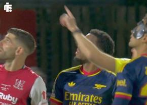 Meciul lui Arsenal, oprit! Jucătorii au plecat la vestiare » Ce a apărut pe cer