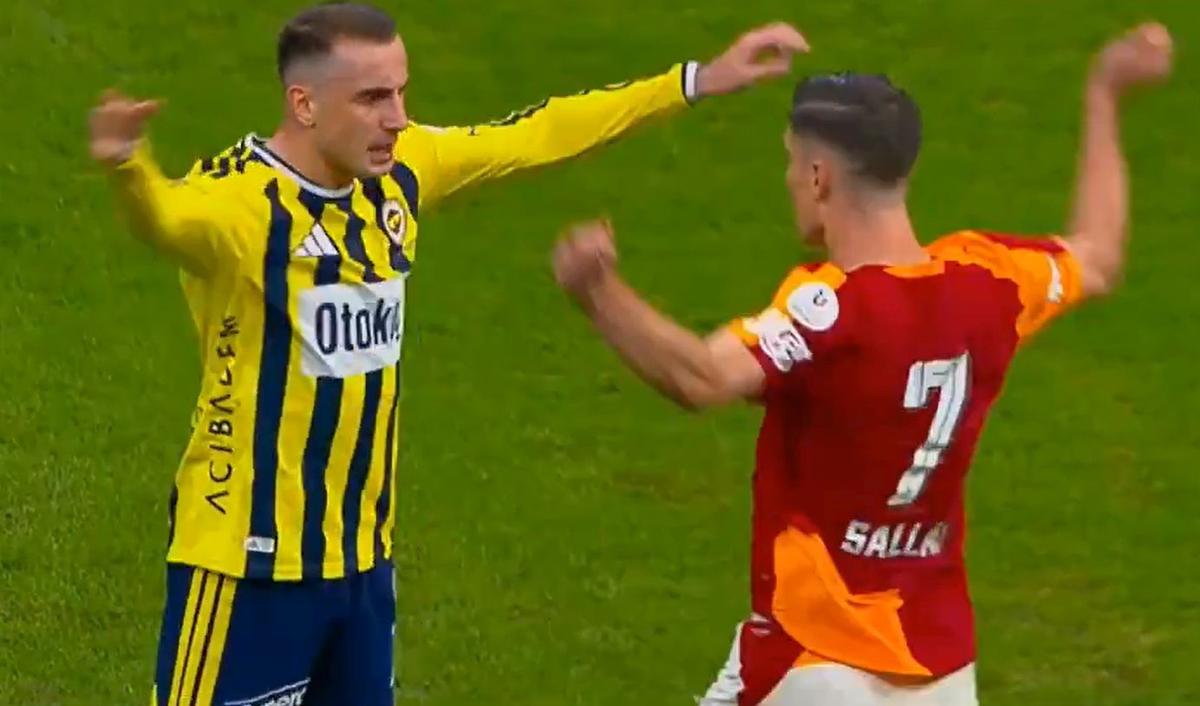 S-au luat la bătaie după Galata - Fenerbahce! Englezul, zgâriat pe gât