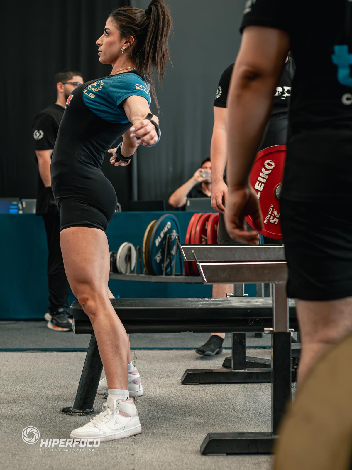 Sportiva care a urinat în timp ce încerca să ridice aproape 200 de kilograme a postat clipul pe Instagram: „Întrebarea este alta”