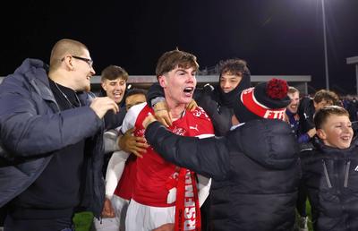 RUȘINE de proporții: campioana Arsenal, eliminată de locul 18 din Liga a 4-a!