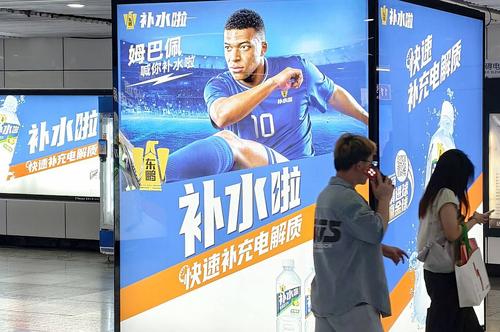 Mbappe, într-o reclamă la metroul din Shanghai / foto: Imago Images