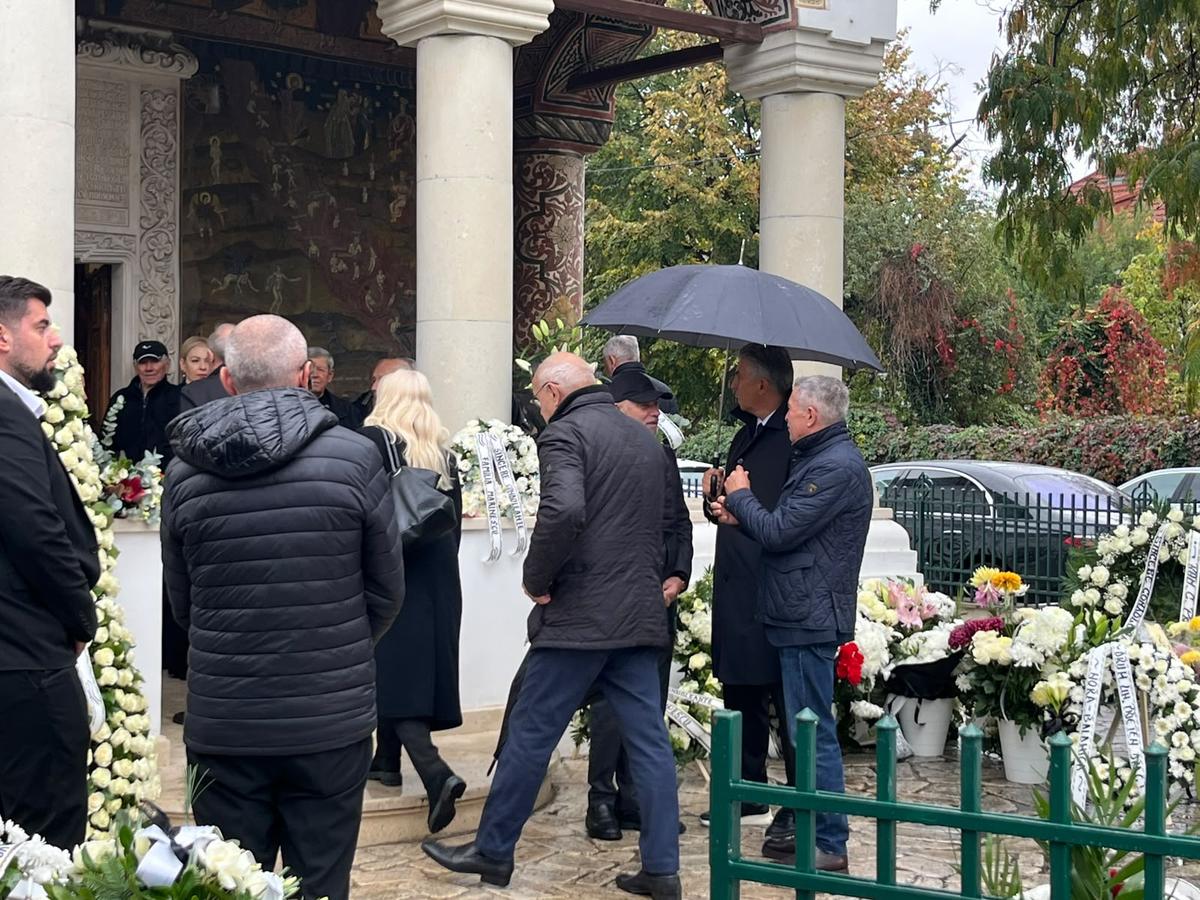 Viorel Păunescu, înmormântat astăzi la Cimitirul Bellu » Nume importante din fotbalul românesc au venit să-l conducă pe ultimul drum pe fostul președinte al Stelei