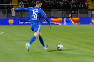 Corvinul - Rapid, start de meci » Câți oameni sunt în tribune la Petroșani