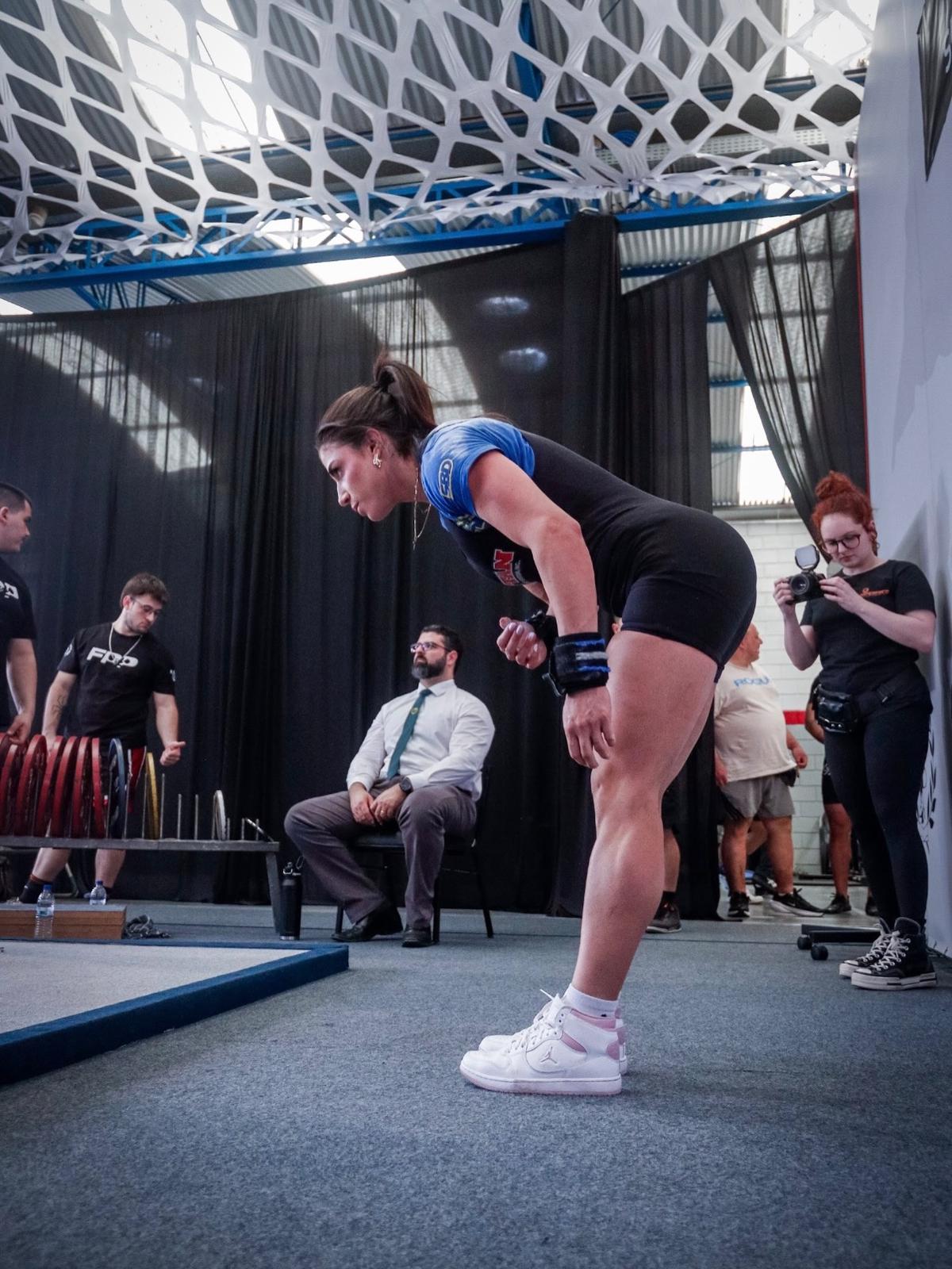 Sportiva care a urinat în timp ce încerca să ridice aproape 200 de kilograme a postat clipul pe Instagram: „Întrebarea este alta”
