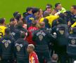S-au luat la bătaie după Galata - Fenerbahce! Englezul, zgâriat pe gât